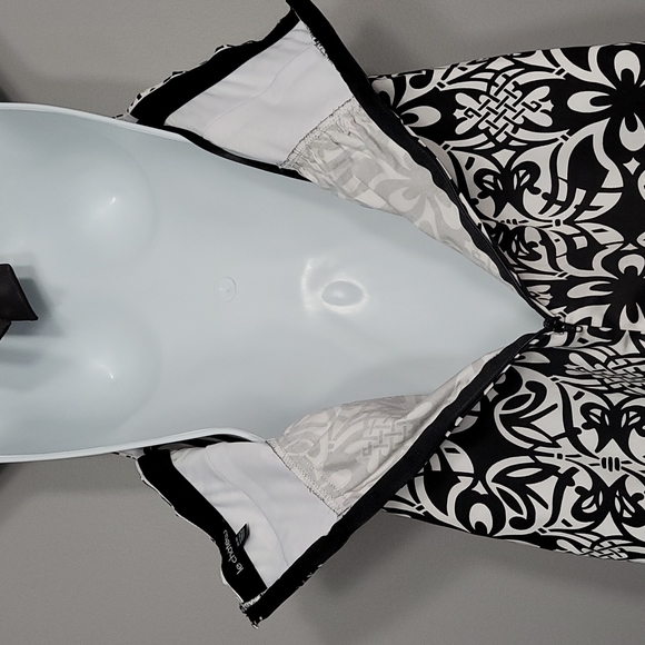 B&W Print Halter Dress V-Neckline - Picture 7 of 14